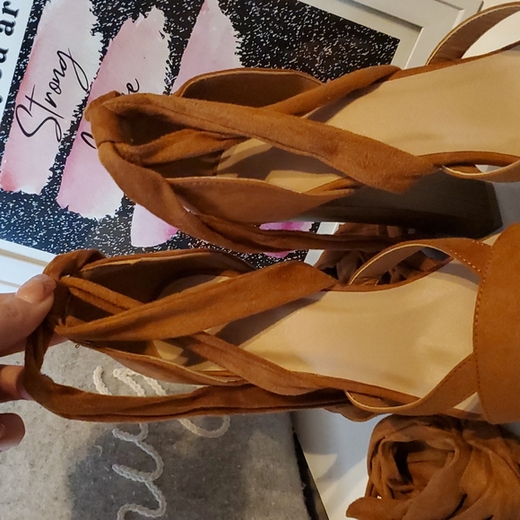 NIB Whiskey Faux Suede Platform Heels - Picture 3 of 11